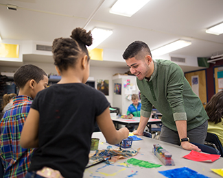 student teaching children in art