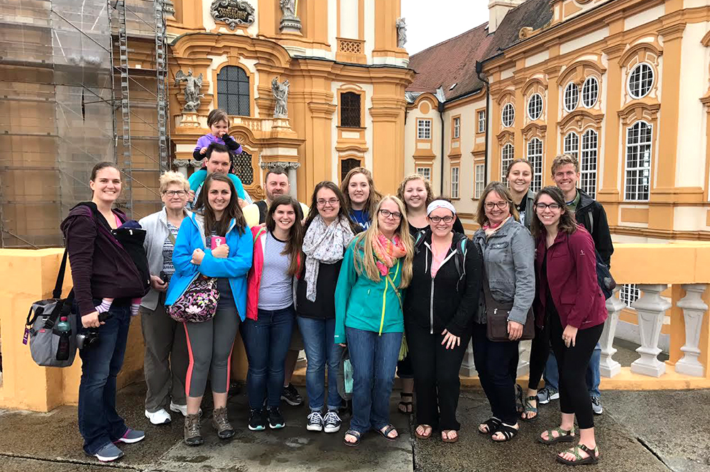 2017 EMU XC student group and Kim 