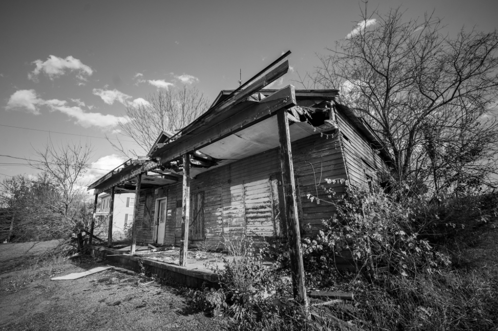 an old house in black and white